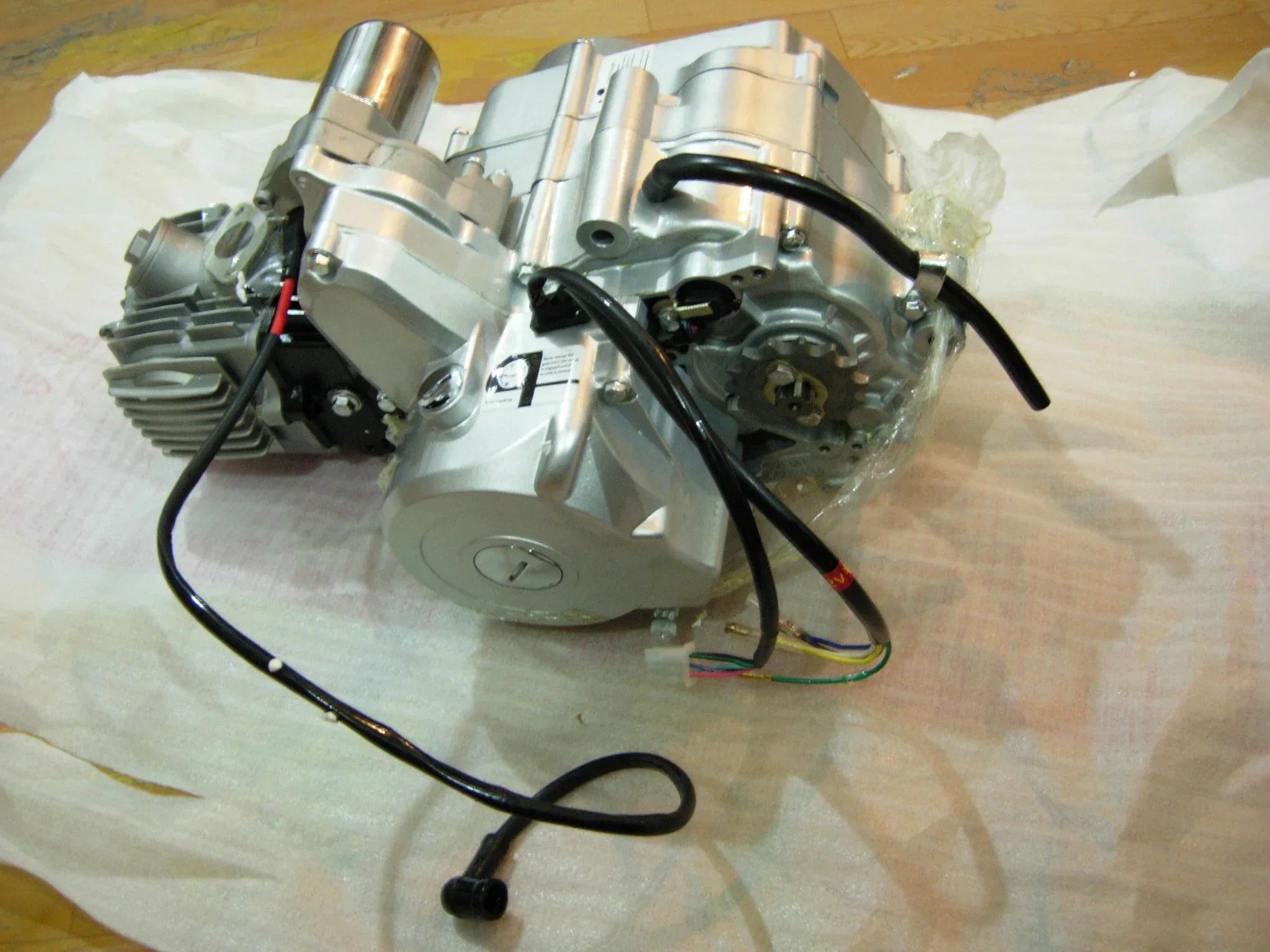 Horizontal 110cc 3-speed semi-auto dirt bike engine with reverse, Honda-style design, for off-road motorcycle repair and parts.