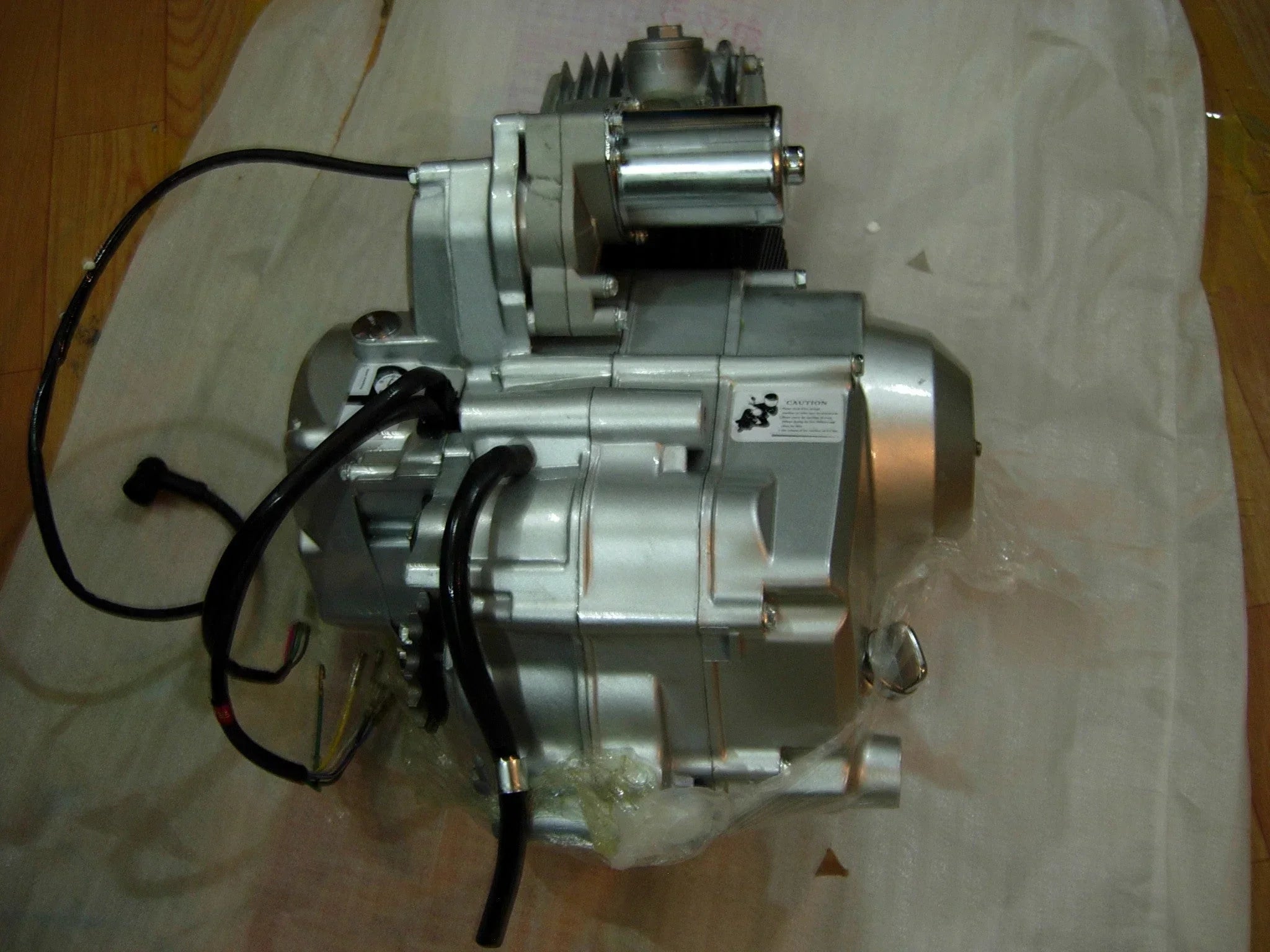Horizontal Honda-style 110cc dirt bike engine with 3-speed semi-auto and reverse, suitable for dirt bike parts.