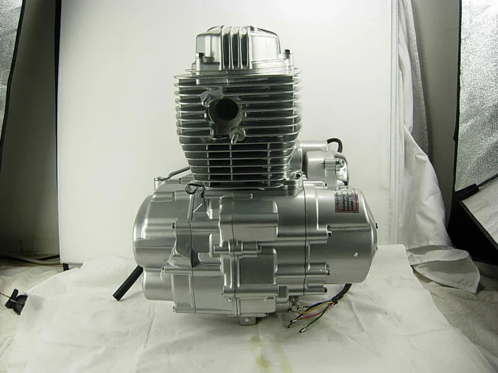 150cc dirt bike parts 4-speed gear with reverse engine for off-road motorcycle repair and maintenance.