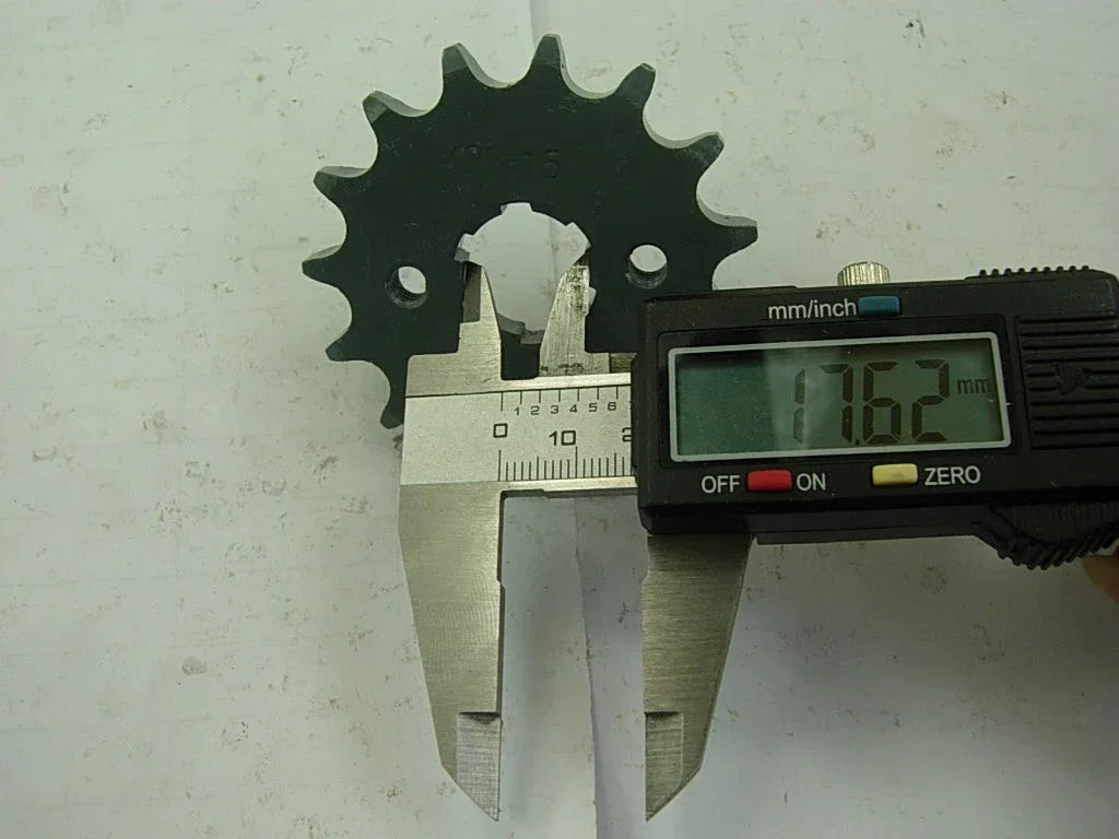 Dirt bike 420H sprocket chain with front and rear wheels, black metal components, designed for off-road motorcycle performance.