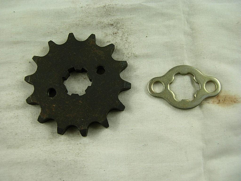 428 chain tooth engine sprocket for 50cc to 125cc dirt bikes, compatible with 70cc, 90cc, and 110cc engine models.