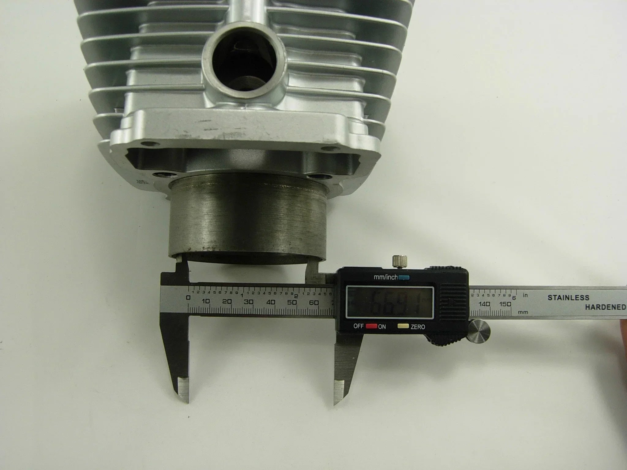 250cc CG engine cylinder for dirt bikes, compatible with ChinesePartsUSA dirt bike parts, shown in a close-up view.