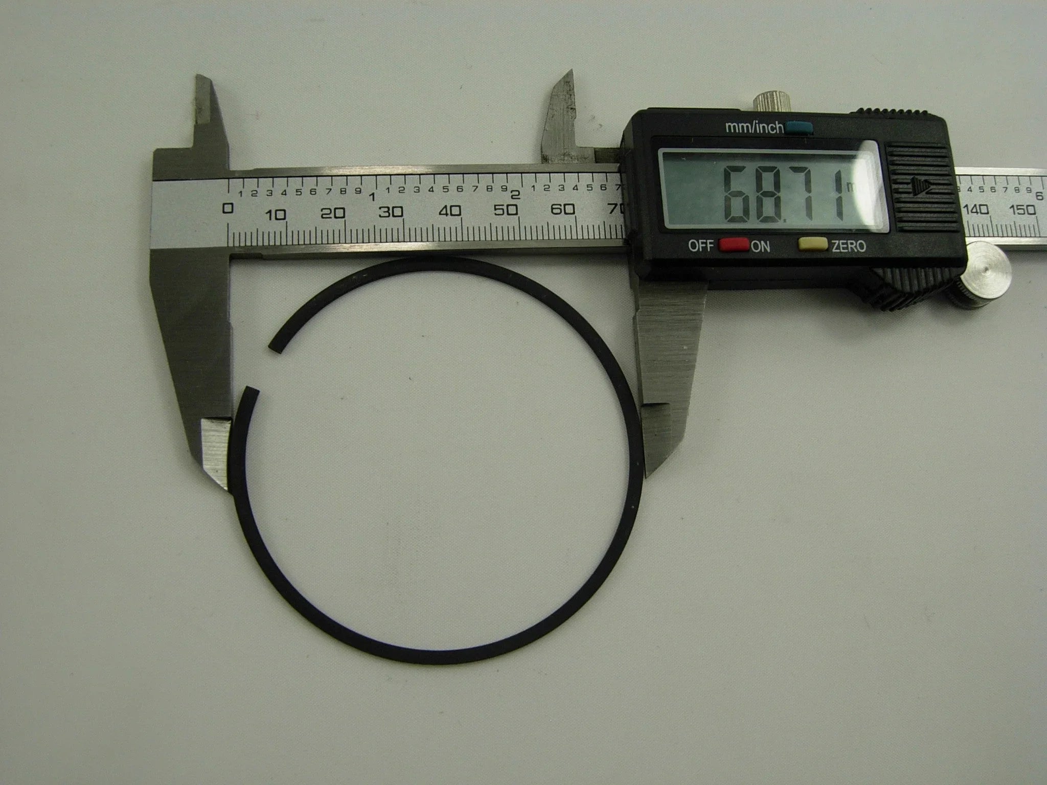 250cc CG engine piston ring set for dirt bikes from ChinesePartsUSA, featuring durable metal rings for engine performance.