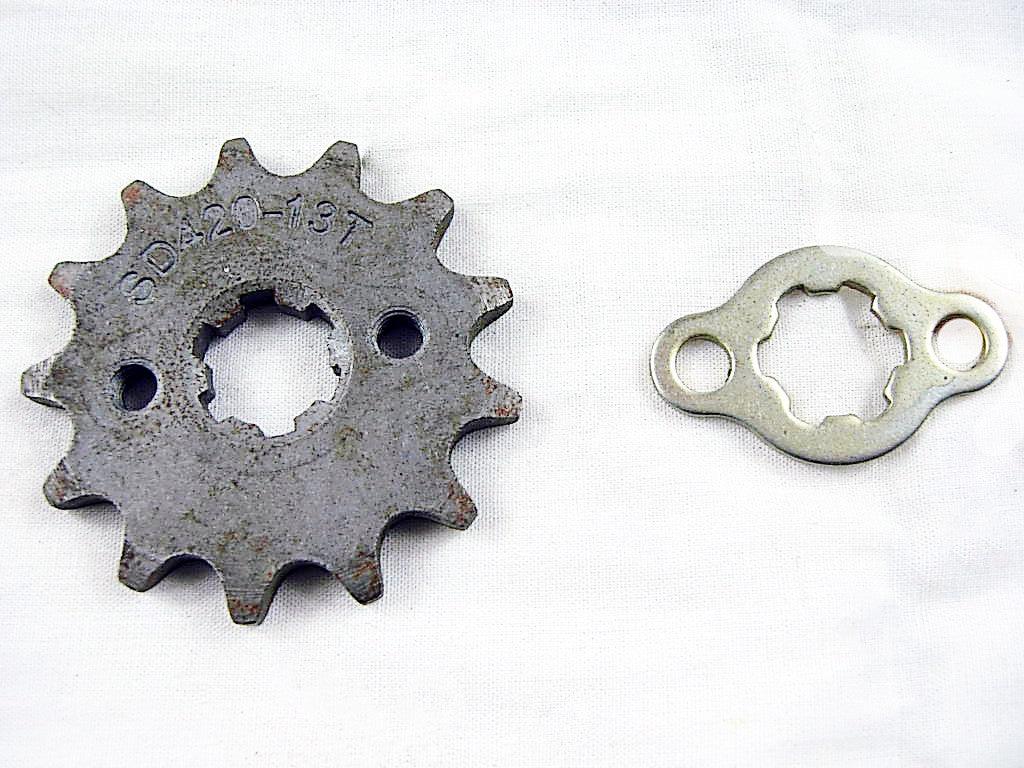 420 chain tooth engine sprocket for 50cc to 125cc dirt bikes, showcasing teeth and mounting holes.